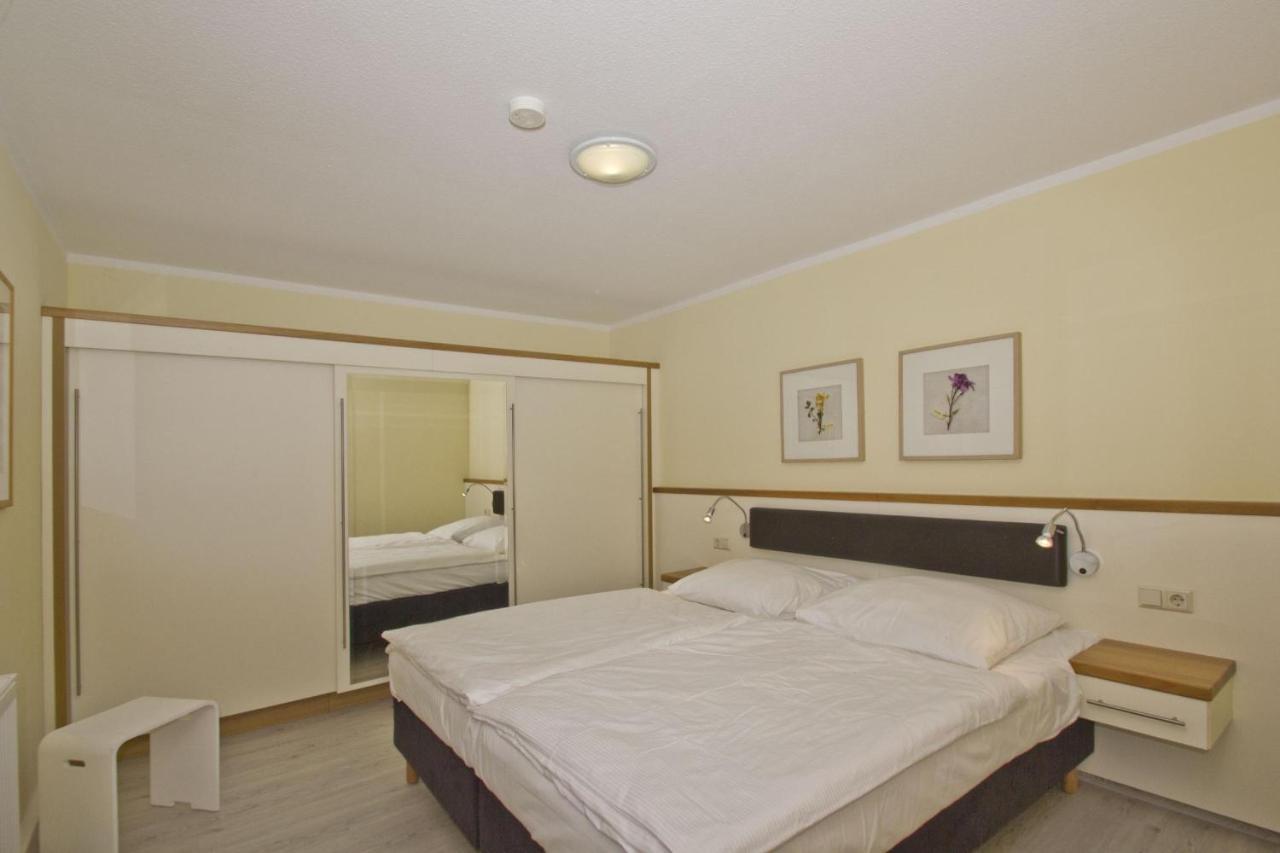Fewo Mit Terrasse, Gratis Nutzung Vom Ahoi Erlebnisbad Und Sauna In Sellin - Haus Blick Zur See Fewo 13 Goehren  Exterior photo