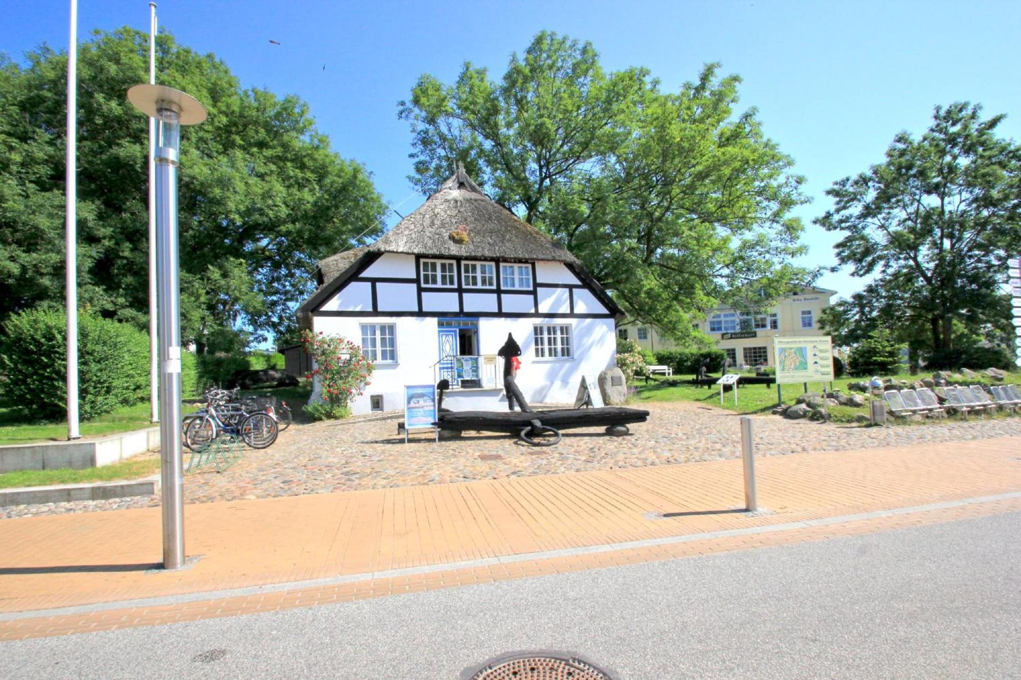 Fewo Mit Terrasse, Gratis Nutzung Vom Ahoi Erlebnisbad Und Sauna In Sellin - Haus Blick Zur See Fewo 13 Goehren  Exterior photo