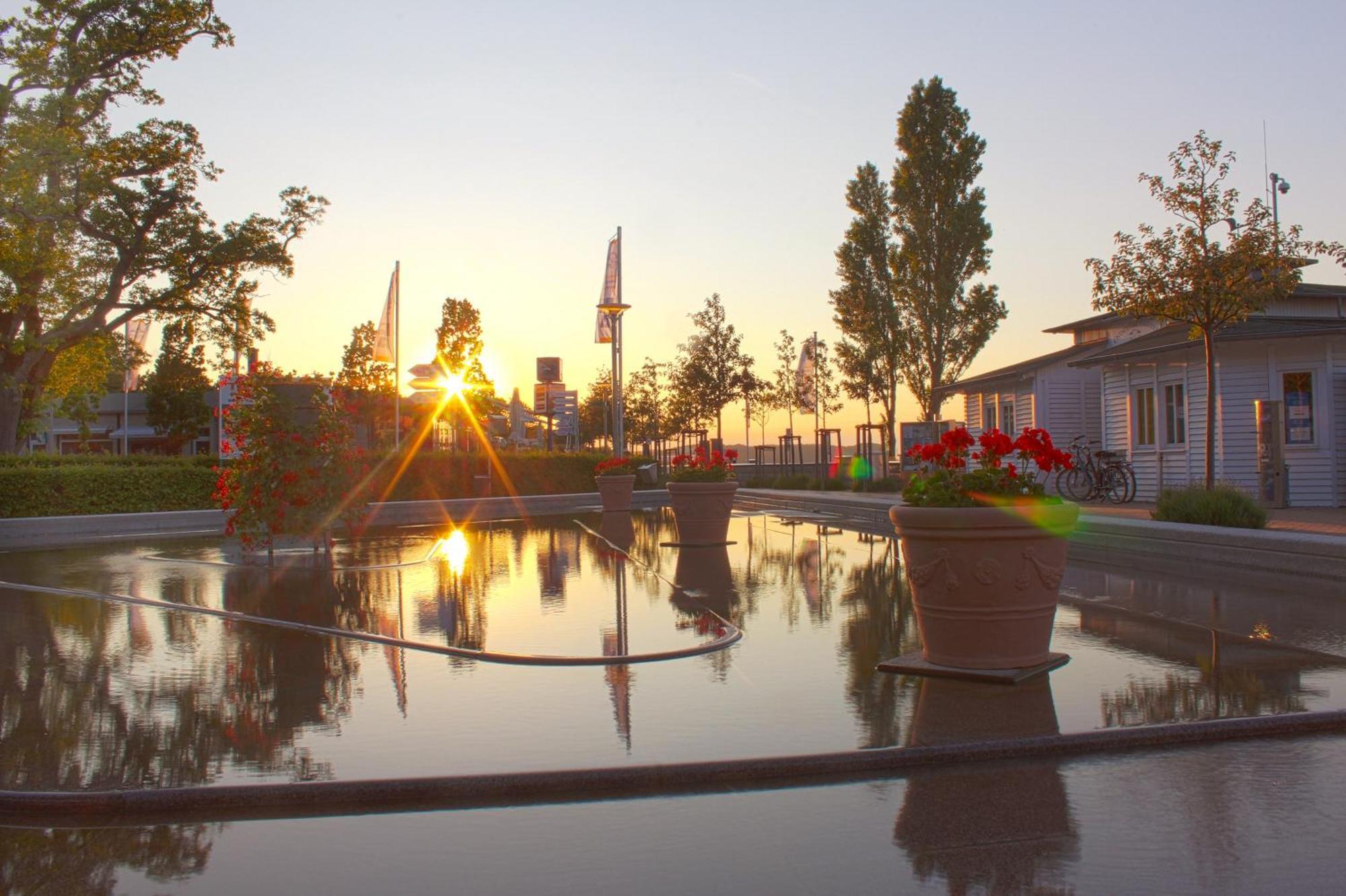 Fewo Mit Terrasse, Gratis Nutzung Vom Ahoi Erlebnisbad Und Sauna In Sellin - Haus Blick Zur See Fewo 13 Goehren  Exterior photo